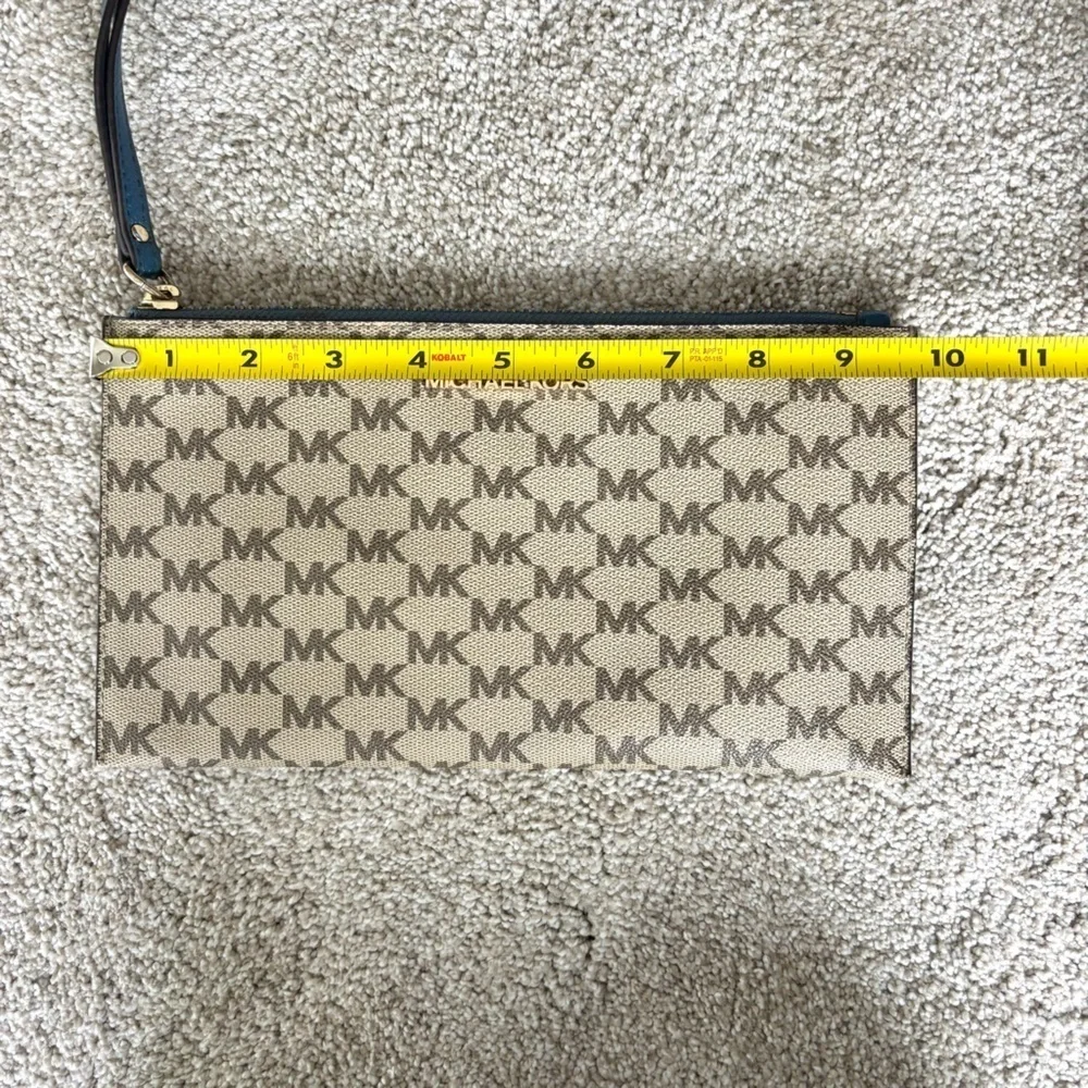 Michael Kors Classic Wristlet Wallet Card Holder Brown Tan MK Print Logo Luxury